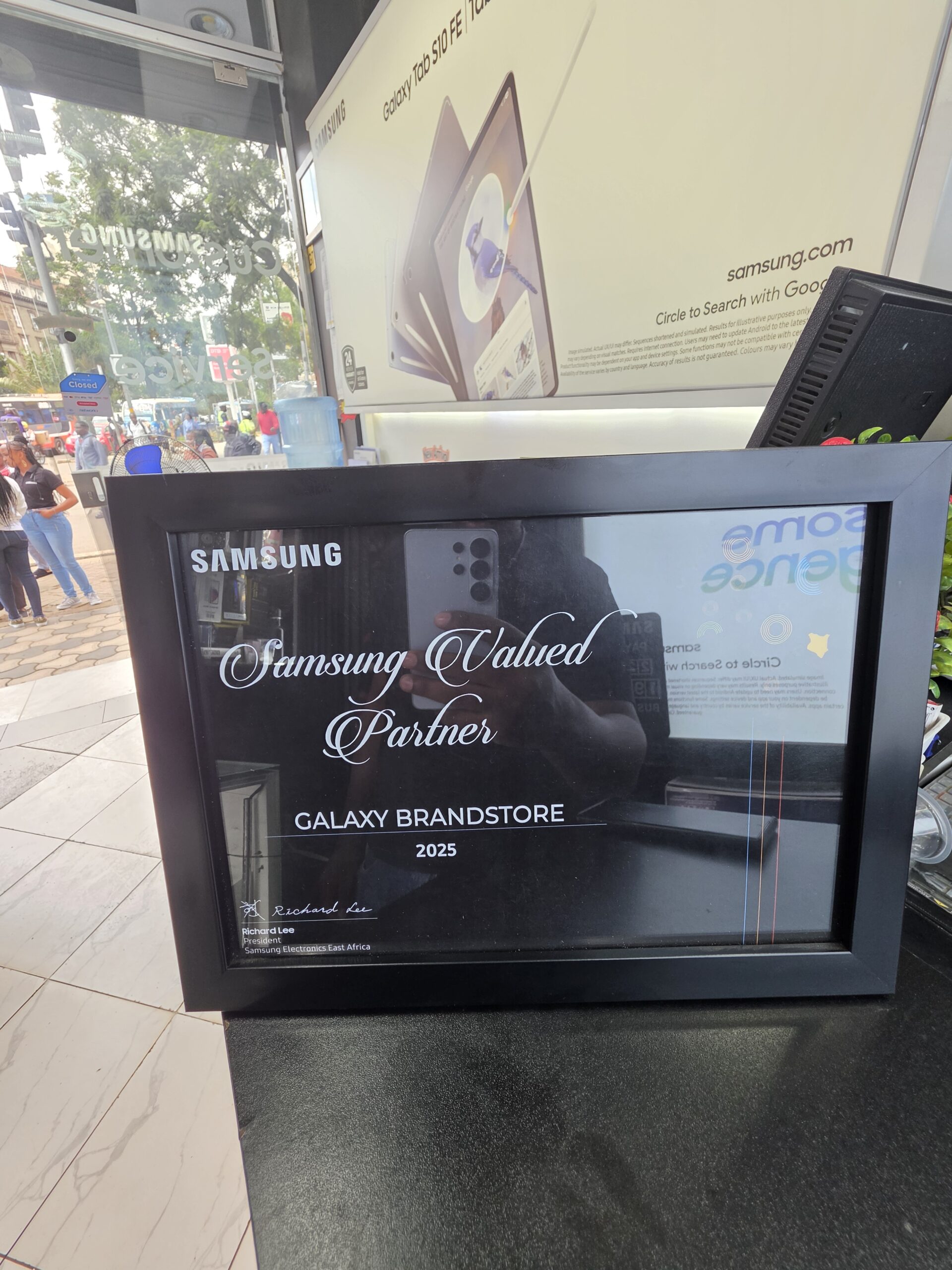 samsung store - galaxy brandstore